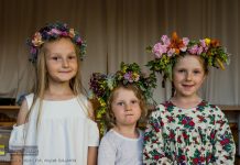 Wianki Świętojańskie w Chełmie. Korowód przeszedł nad Rabę – ZDJĘCIA