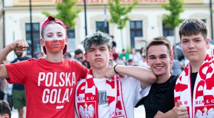 Polska-Austria. Strefa Kibica na Rynku w Bochni – WIDEO, ZDJĘCIA