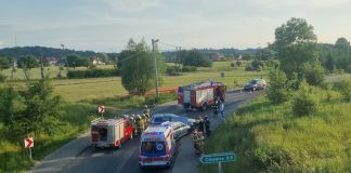 Wypadek w Cikowicach, pijany kierowca uciekł pieszo