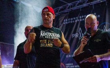 Show na Rynku – ceremonia ważenia zawodników przed Galą Boksu – ZDJĘCIA