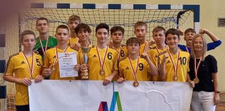 Chłopcy z bocheńskiej „Dwójki” mistrzami województwa w piłce ręcznej