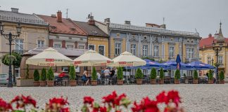 Piwna beczka i parasolki wróciły na Rynek w Brzesku