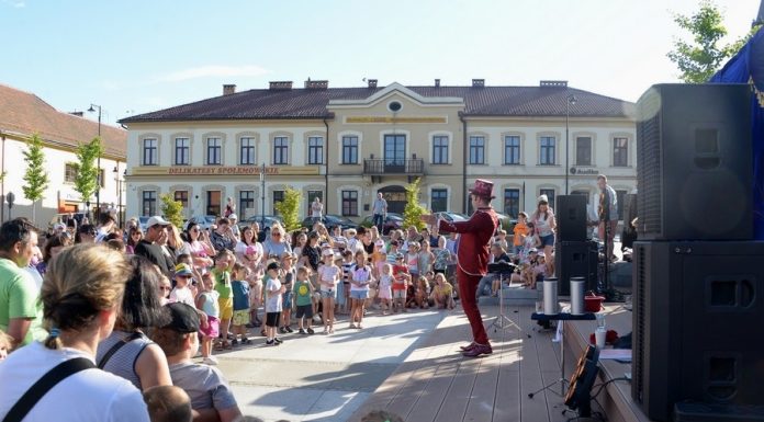 Bochnia. Iluzjonista na Rynku – ZDJĘCIA