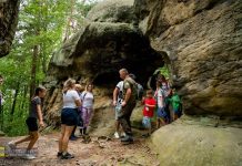 Spacer „Od Kamieni Brodzińskiego po Skałki w Muchówce” – ZDJĘCIA