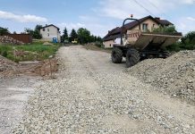 Trwa rozbudowa drogi w Porębie Spytkowskiej