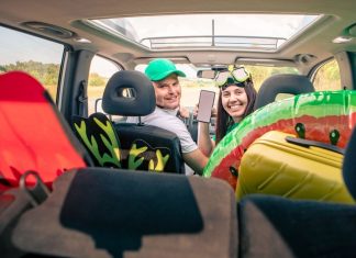 🔸 Wakacje samochodem – co warto przygotować?