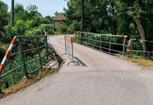 Ciężarówka poważnie uszkodziła most w Niepołomicach