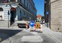 Ulica Szewska znów zamknięta. Naprawiają po naprawie