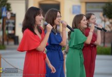 Bochnia. Koncert „Wehikuł czasu” w wykonaniu „Młodych Talentów” – ZDJĘCIA