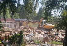 Bochnia. Ruszyła rozbiórka starego przedszkola na os. Niepodległości – ZDJĘCIA i WIDEO