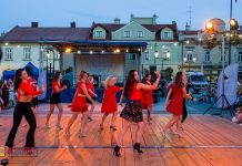Bochnia. Teatr Tańca i Bachata na Rynku – ZDJĘCIA, WIDEO