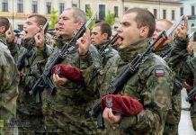 Przysięga żołnierzy z 6 Batalionu Dowodzenia na Rynku w Bochni – ZDJĘCIA