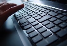 Bochnia. Mogło dojść do tragedii – szybka reakcja internautki i policji uratowała życie człowieka