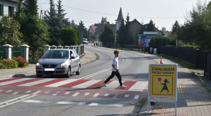 Powiat bocheński. Policyjne akcje „Bezpieczna droga do szkoły” i „Zwalniam przed szkołą” – ZDJĘCIA
