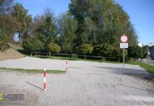 Bochnia. Wykonano tymczasowy parking dla mieszkańców bloku przy ul. Legionów Polskich 6