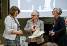 Biblioteka. Promocja książki Ireny Marii Wieciech „Inwigilowany” – ZDJĘCIA