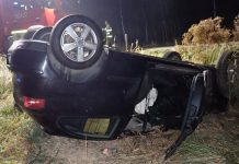 Pijany 19-latek za kierownicą dachował koło Gdowa. Pasażer doznał ciężkich obrażeń głowy