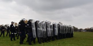 Policyjne ćwiczenia pododdziałów zwartych w Nieszkowicach Wielkich