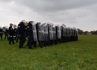 Policyjne ćwiczenia pododdziałów zwartych w Nieszkowicach Wielkich