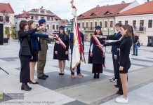 Bochnia. Ślubowanie pierwszych klas I LO na Rynku – ZDJĘCIA