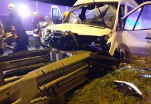 Poważny wypadek busa na autostradzie A4 koło Kłaja. 5 osób rannych, wezwano śmigłowiec LPR