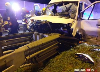 Poważny wypadek busa na autostradzie A4 koło Kłaja. 5 osób rannych, wezwano śmigłowiec LPR