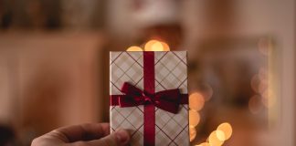 🔸 Voucher podarunkowy a karta podarunkowa – czym się różnią?