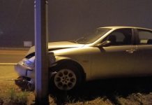Dębno. Kompletnie pijany kierowca rozbił auto na słupie