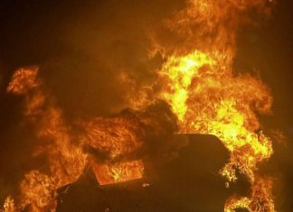 Pożar po zderzeniu na DK94 w Siedlcu: Spłonął samochód osobowy
