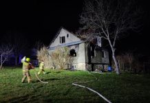 Pożar w Iwkowej. Strażacy ewakuowali 80-latka z płonącego budynku