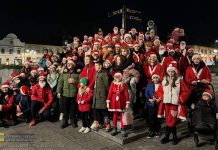 Bochnia. Dziesiątki Mikołajów znów wyszły na ulice miasta! – ZDJĘCIA