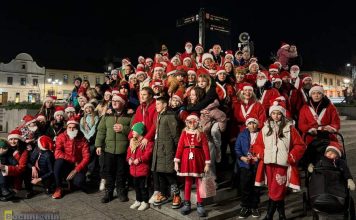 Bochnia. Dziesiątki Mikołajów znów wyszły na ulice miasta! – ZDJĘCIA