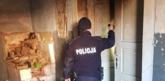 Bocheńscy dzielnicowi prowadzą działania mające pomóc osobom bezdomnym w okresie zimowym