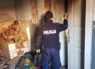 Bocheńscy dzielnicowi prowadzą działania mające pomóc osobom bezdomnym w okresie zimowym