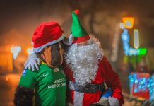 Setki biegaczy w świątecznych strojach na ulicach Niepołomic