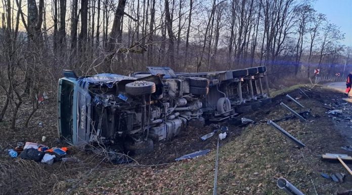 Poważny wypadek na DK75 w Okocimiu – uszkodzonych 10 pojazdów, jedna osoba w szpitalu