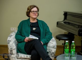Biblioteka w Bochni. Ewa Danowska zaprezentowała swoją książkę – ZDJĘCIA