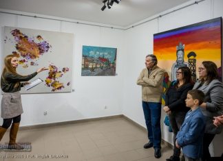 Bochnia. Wernisaż wystawy „Malujemy Sercem” dla WOŚP – ZDJĘCIA