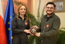 Burmistrz Bochni przekazała przedmioty na licytacje WOŚP