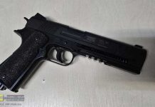 Nastolatek wracał z Niepołomic. Inny pasażer przyłożył mu broń do głowy