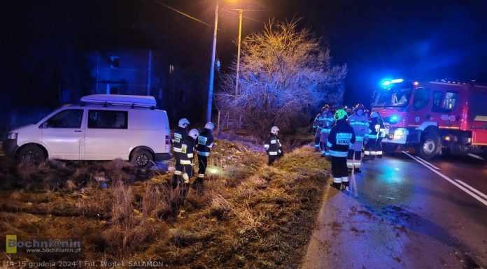 Wolontariusze z Bochni mieli wypadek. Teraz zbierają na nowego busa