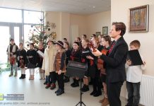 Uczniowie ze Starego Wiśnicza kolędowali w Zakładzie Opiekuńczo-Leczniczym w Bochni