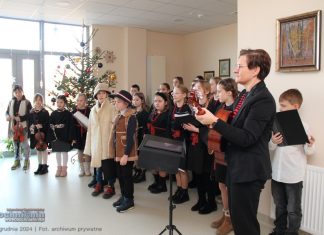 Uczniowie ze Starego Wiśnicza kolędowali w Zakładzie Opiekuńczo-Leczniczym w Bochni