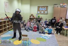 Bochnia. Dzielnicowi z wizytą u przedszkolaków i uczniów podstawówki