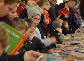 Wielka Zimowa Wymiana Książek w Niepołomicach – ZDJĘCIA