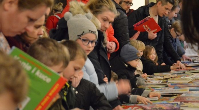 Wielka Zimowa Wymiana Książek w Niepołomicach – ZDJĘCIA