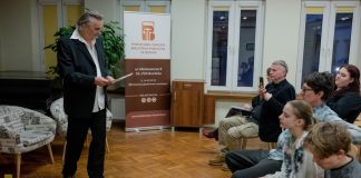 Biblioteka w Bochni. Otwarto wystawę „Trzy twarze – stronice książki” – ZDJĘCIA