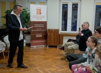 Biblioteka w Bochni. Otwarto wystawę „Trzy twarze – stronice książki” – ZDJĘCIA