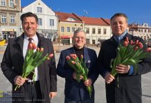 Bochnia. Kwiaty od radnych na Dzień Kobiet – WIDEO