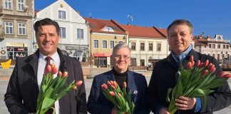 Bochnia. Kwiaty od radnych na Dzień Kobiet – WIDEO